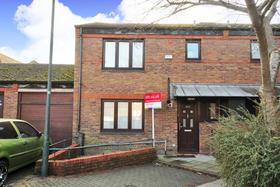 4 bedroom Semi-Detac...